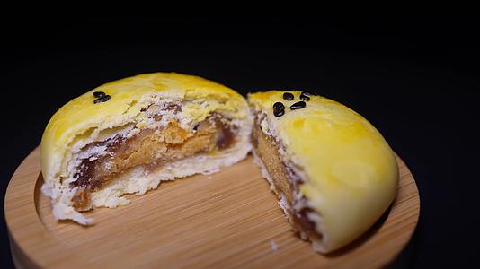 蛋黄酥零食甜品糕点点心酥饼视频的预览图
