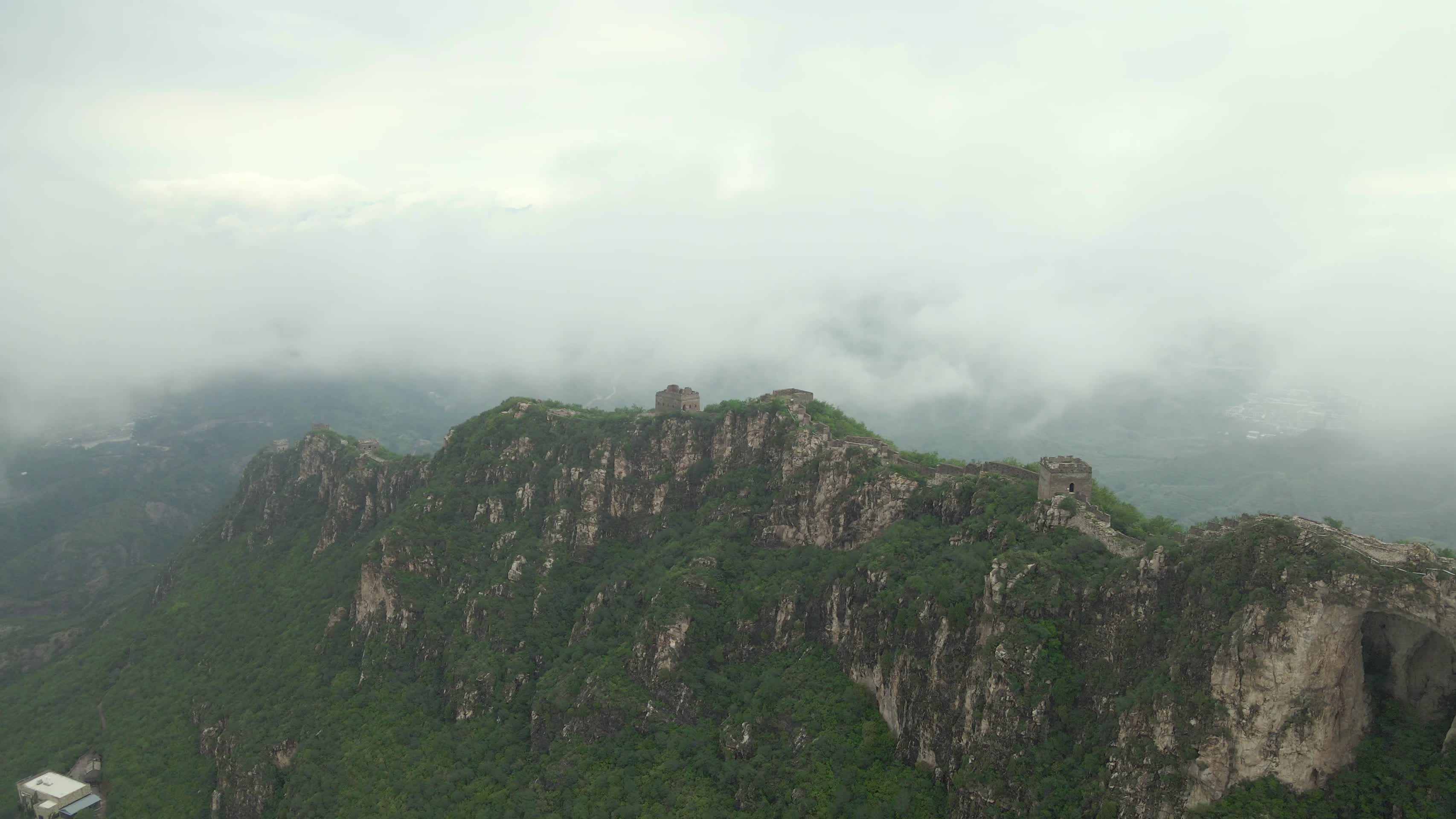 中国长城俯拍震撼大场景航拍视频的预览图