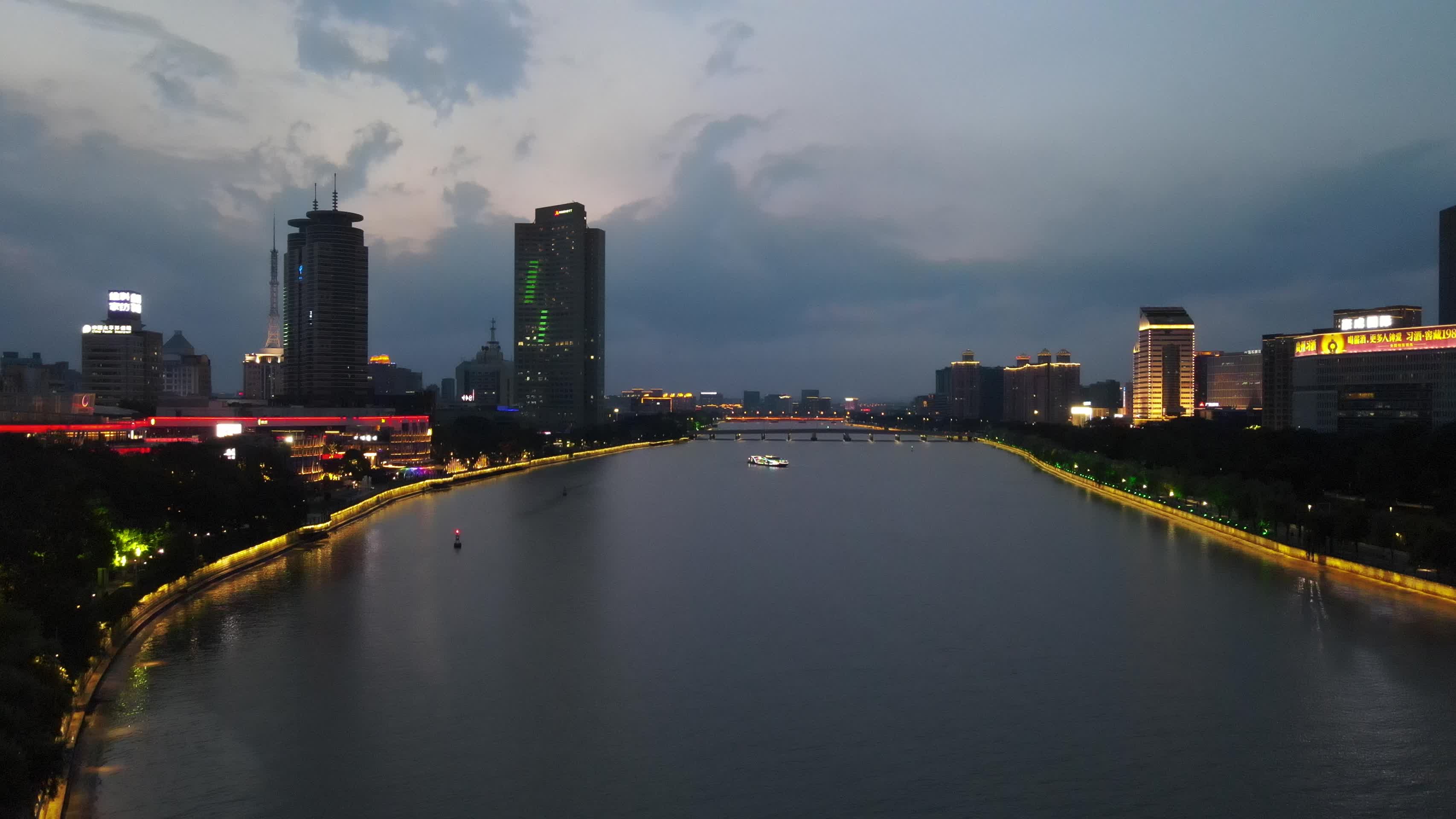 宁波航拍宁波甬江珍珠贝外滩大桥夜景4K航拍视频的预览图