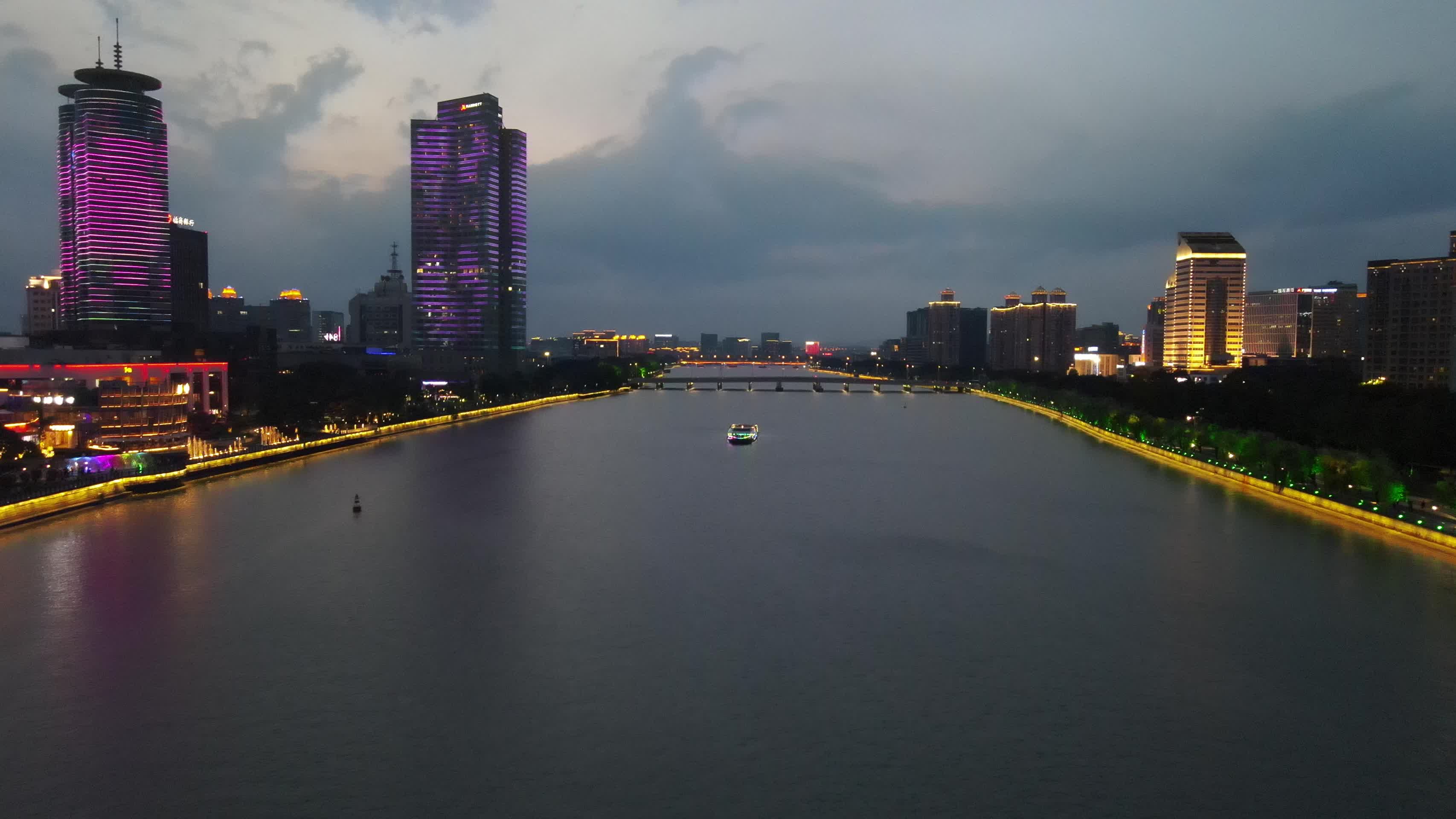 宁波夜景航拍甬江珍珠贝外滩大桥夜景4K航拍视频的预览图