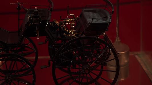 各种欧洲中世纪汽车发动机模型老爷车视频的预览图