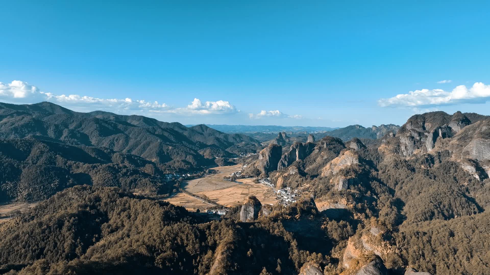 4K大气桂林丹霞地貌航拍视频的预览图