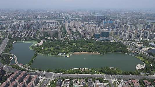 宁波江北区日湖公园全景4K航拍视频的预览图