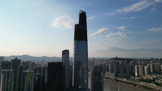 重庆渝中地标建筑航拍陆海国际中心视频的预览图