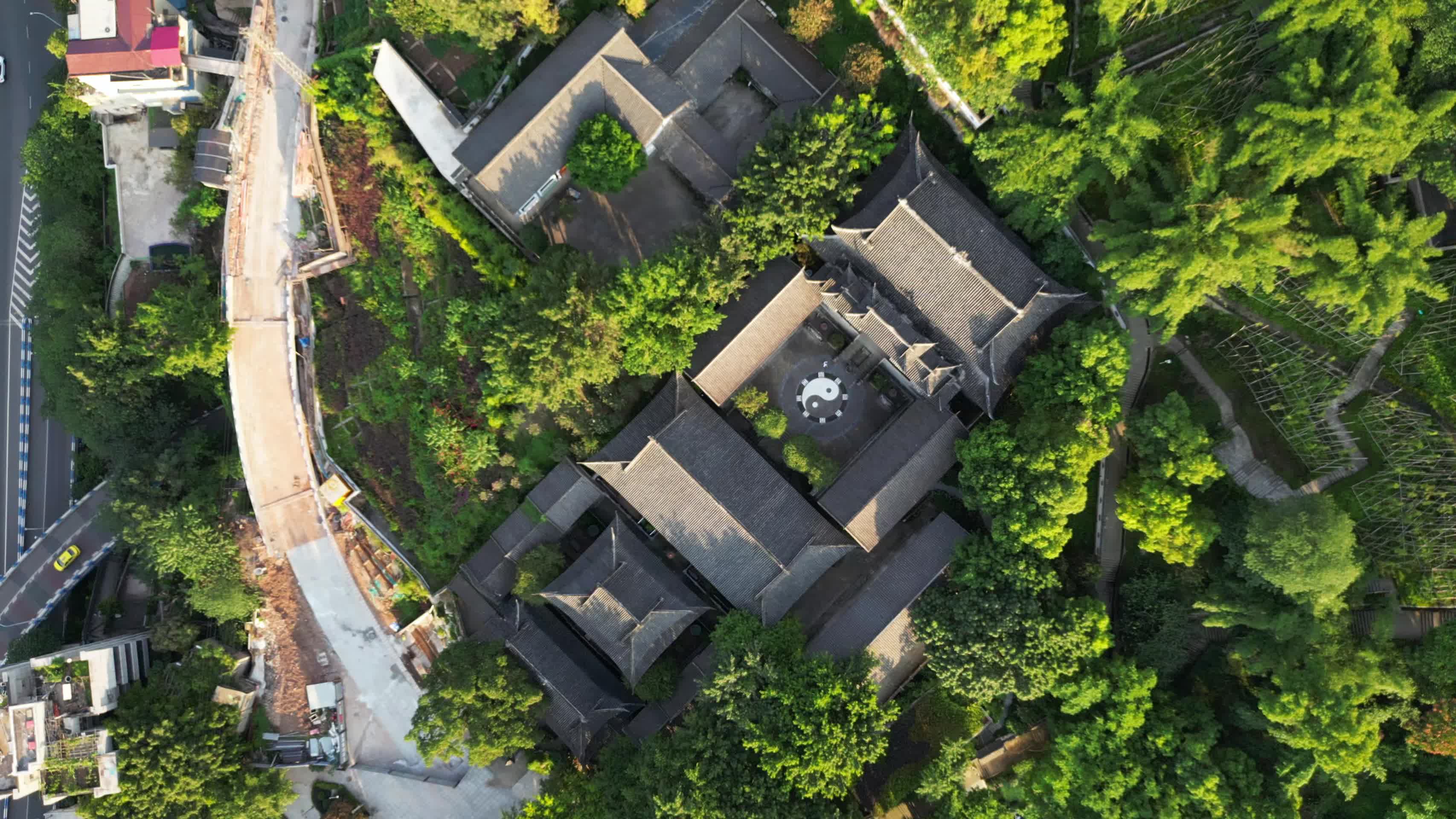 重庆渝中关岳庙岳王殿建筑航拍视频的预览图