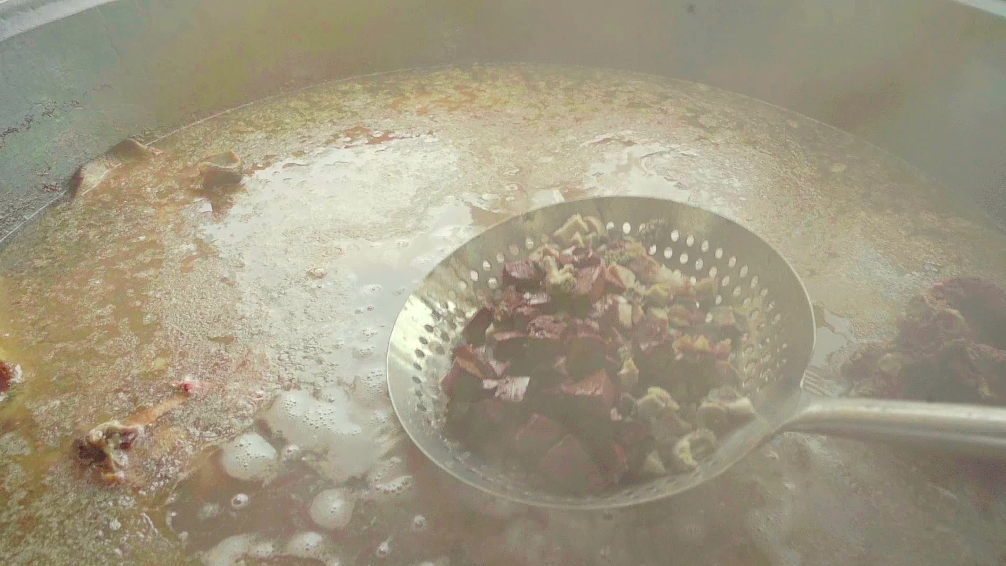一碗美味的羊肉汤视频的预览图