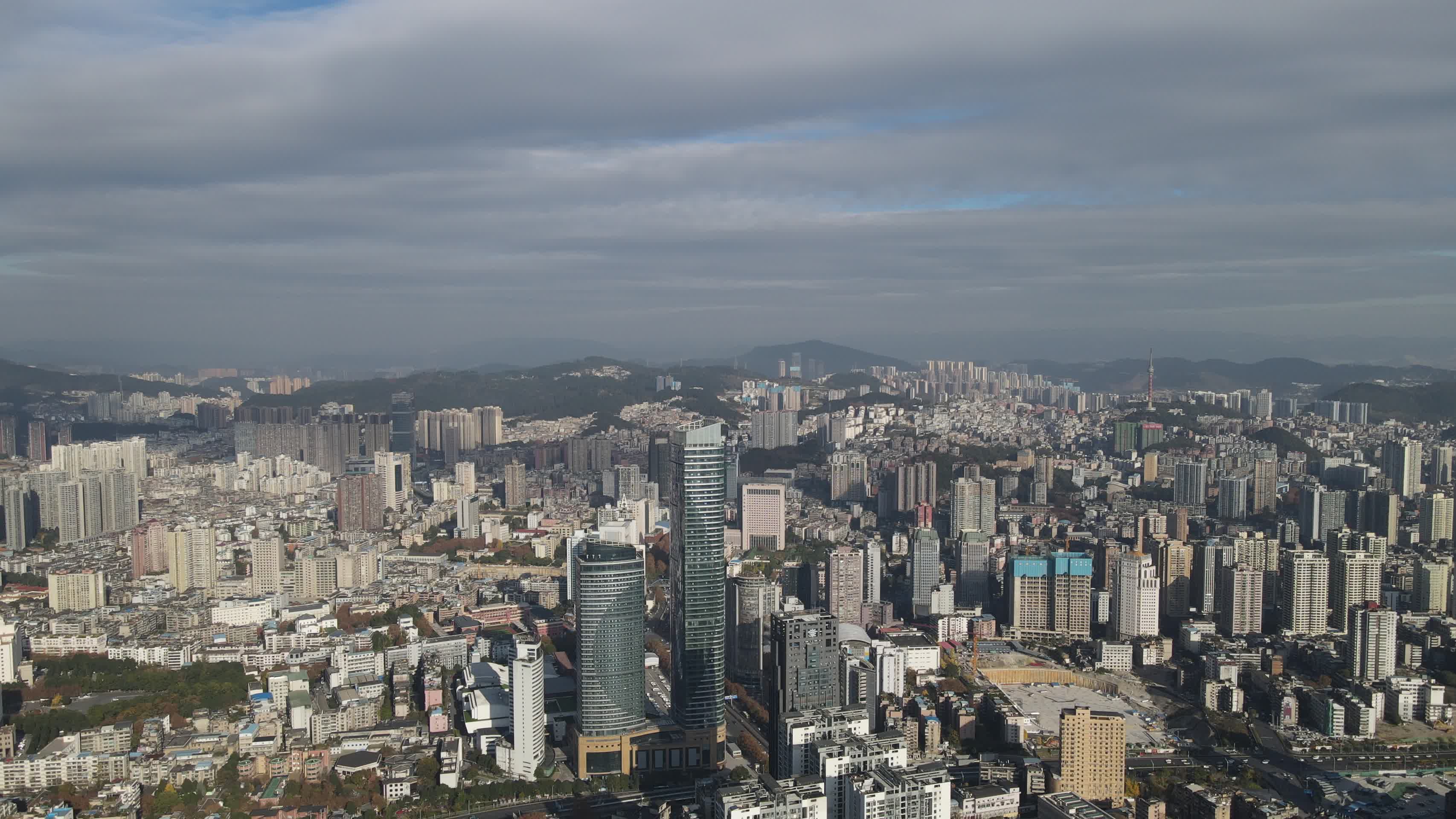 贵州贵阳城市建设天际线航拍视频的预览图