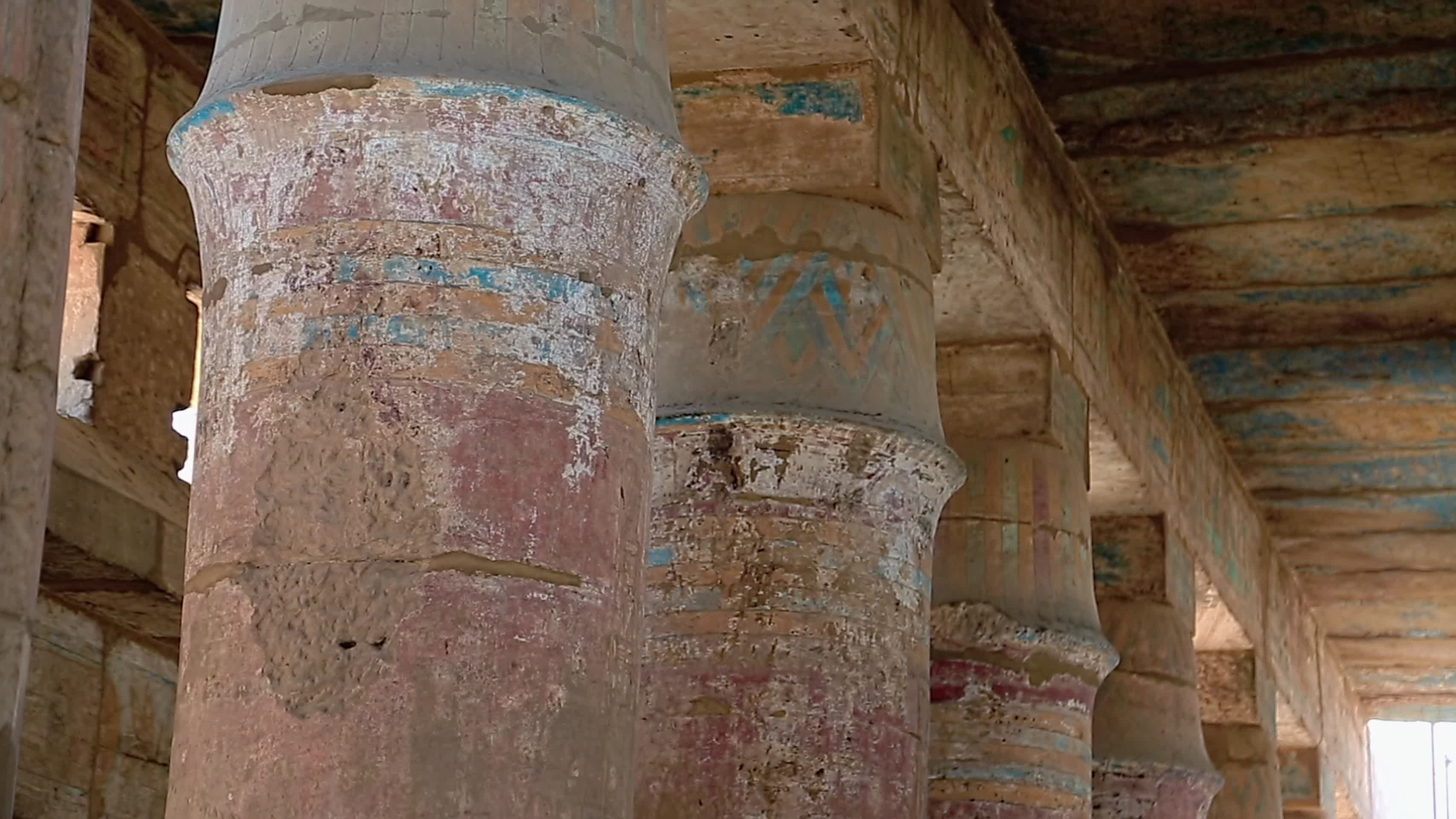 卡尔纳克神庙中的石柱视频的预览图