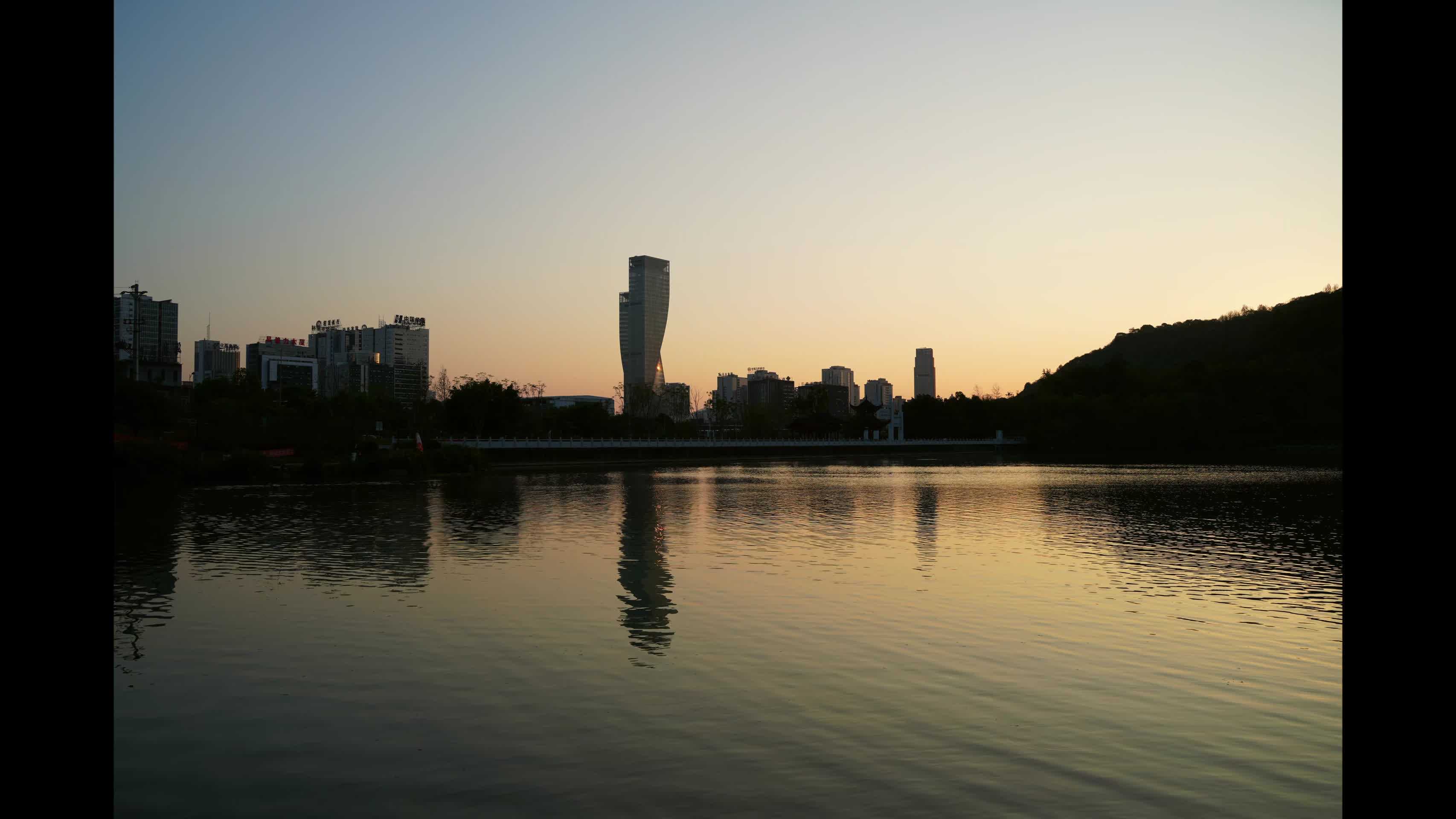 重庆渝北照母山人和水库夕阳延时视频的预览图