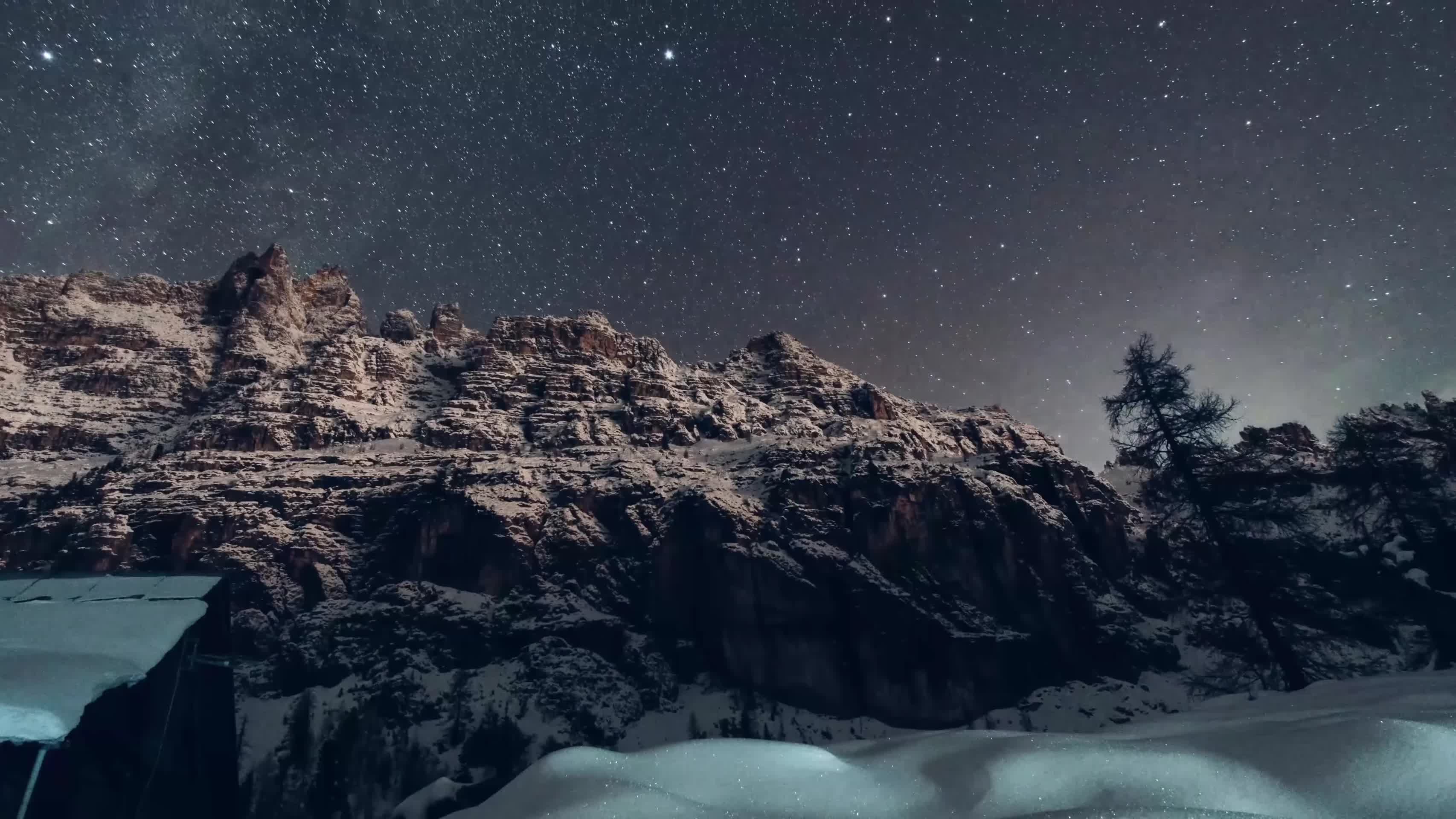 冬季雪山星空流星唯美延时视频的预览图