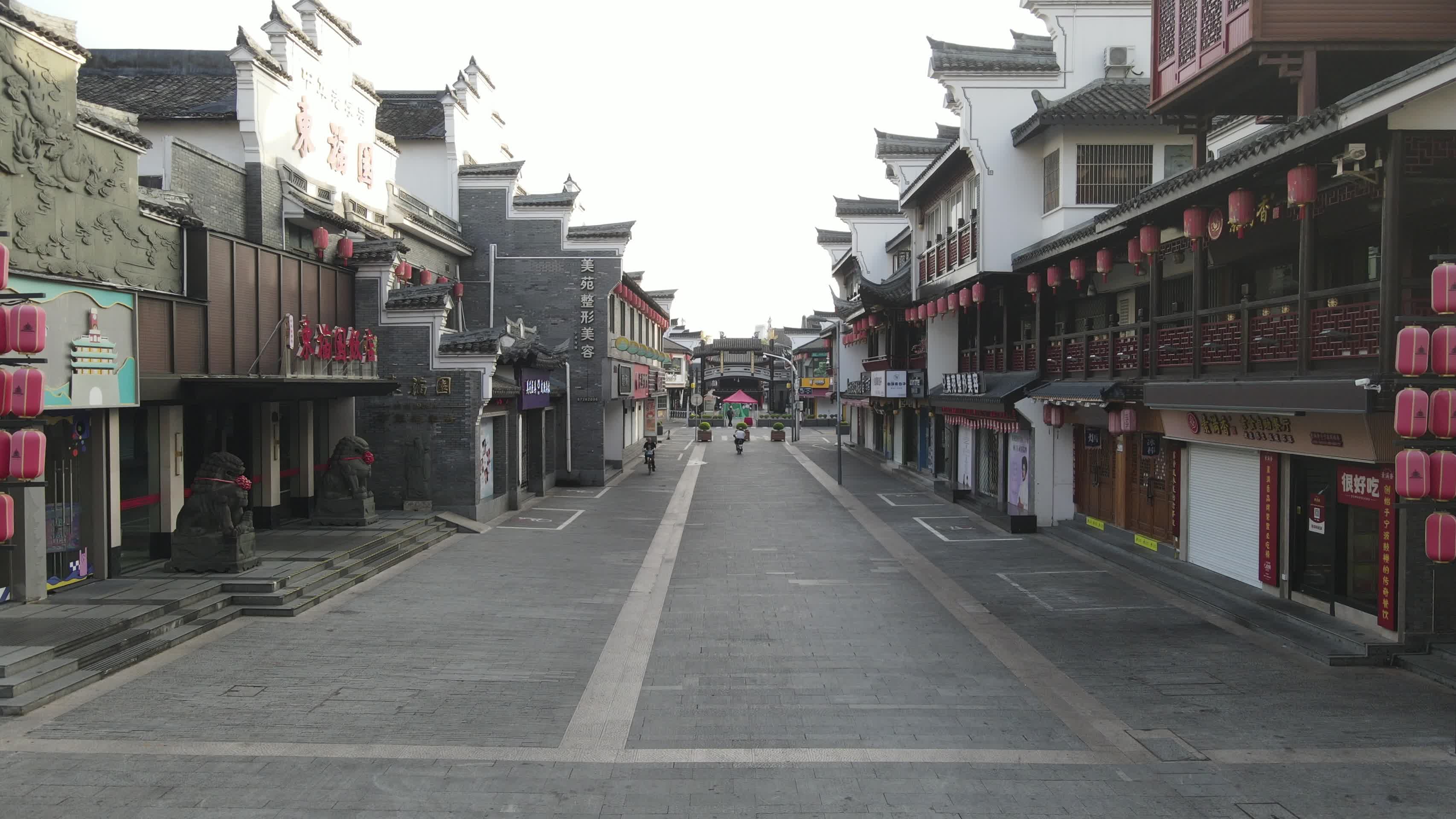宁波海曙区鼓楼步行街4K航拍原素视频的预览图