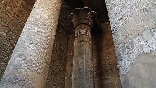 伊斯纳库努姆神庙石柱大厅视频的预览图