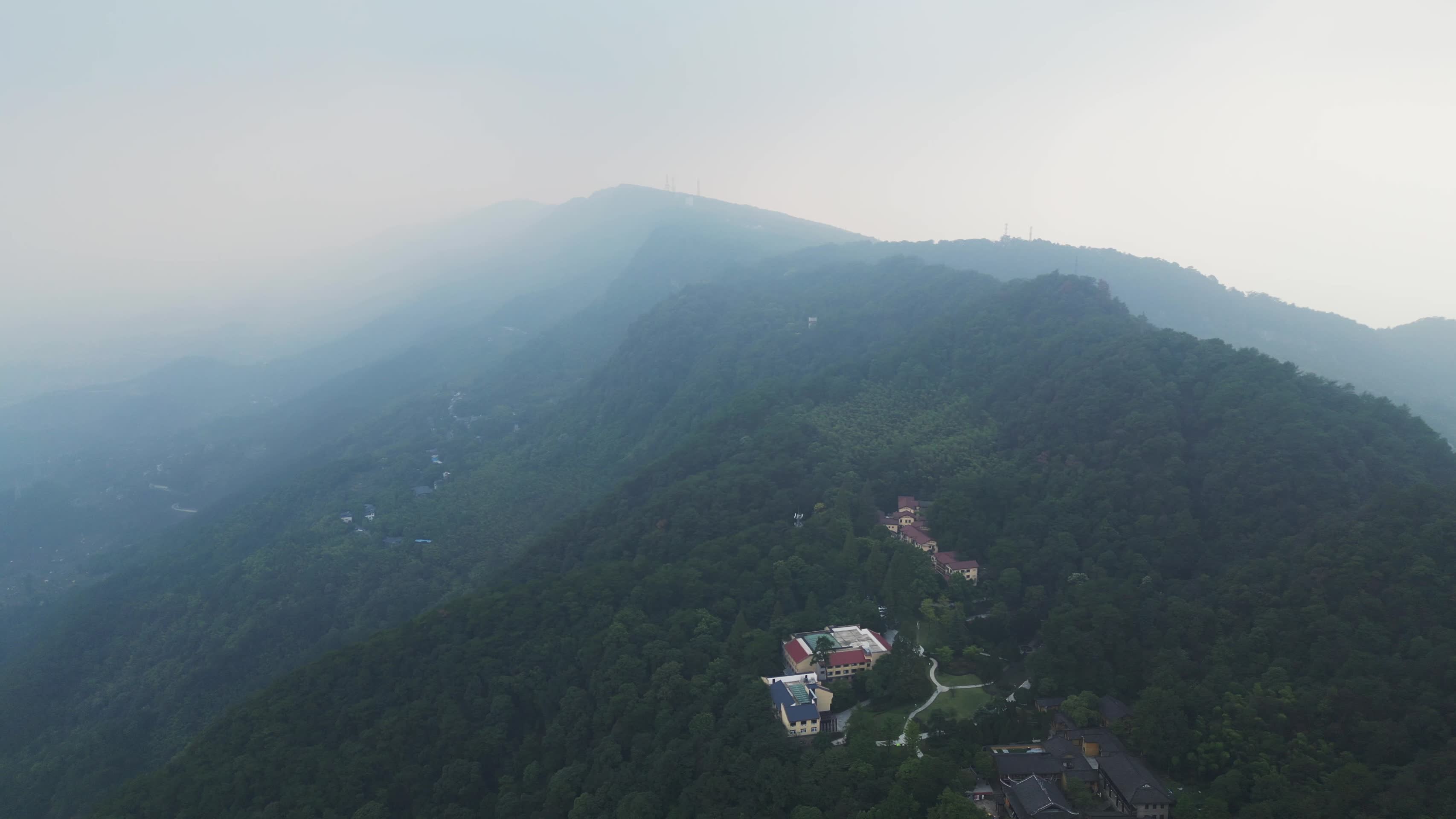 重庆北碚缙云山自然风光云雾美景航拍视频的预览图