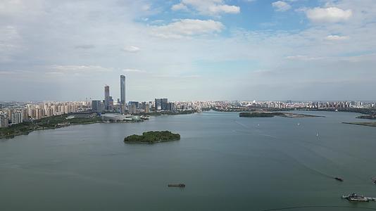 江苏苏州东方之门金鸡湖国金中心航拍视频的预览图