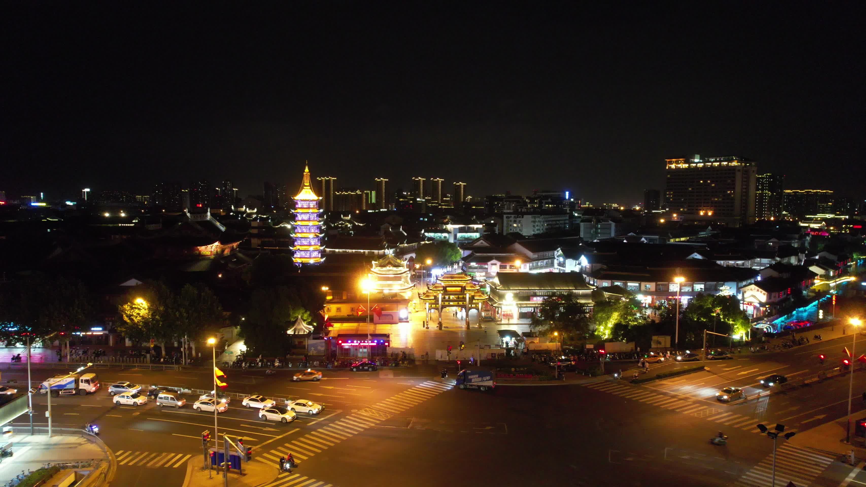 中国江苏无锡南台寺夜景航拍视频的预览图