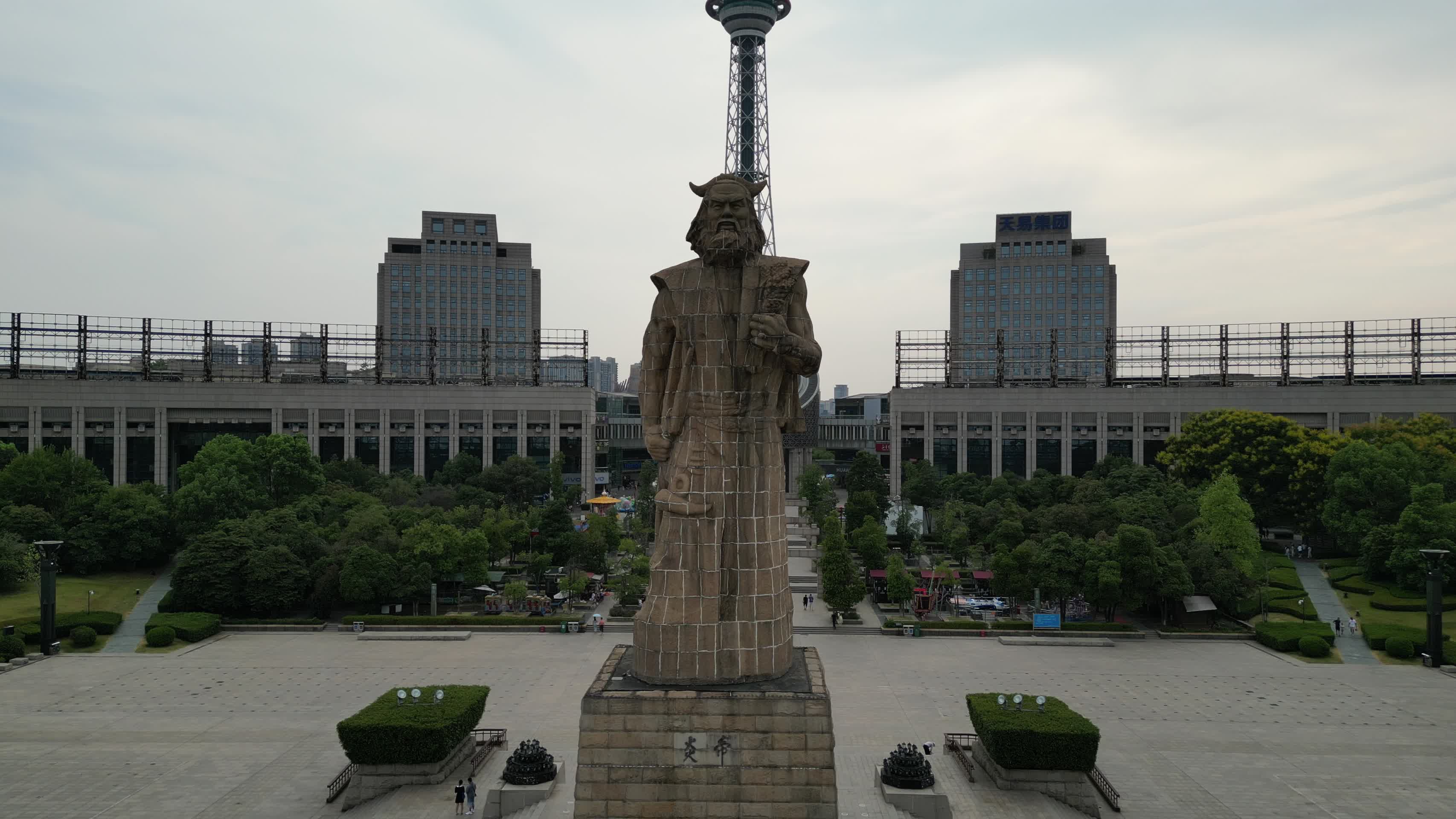湖南株洲神农城炎帝雕像航拍视频的预览图