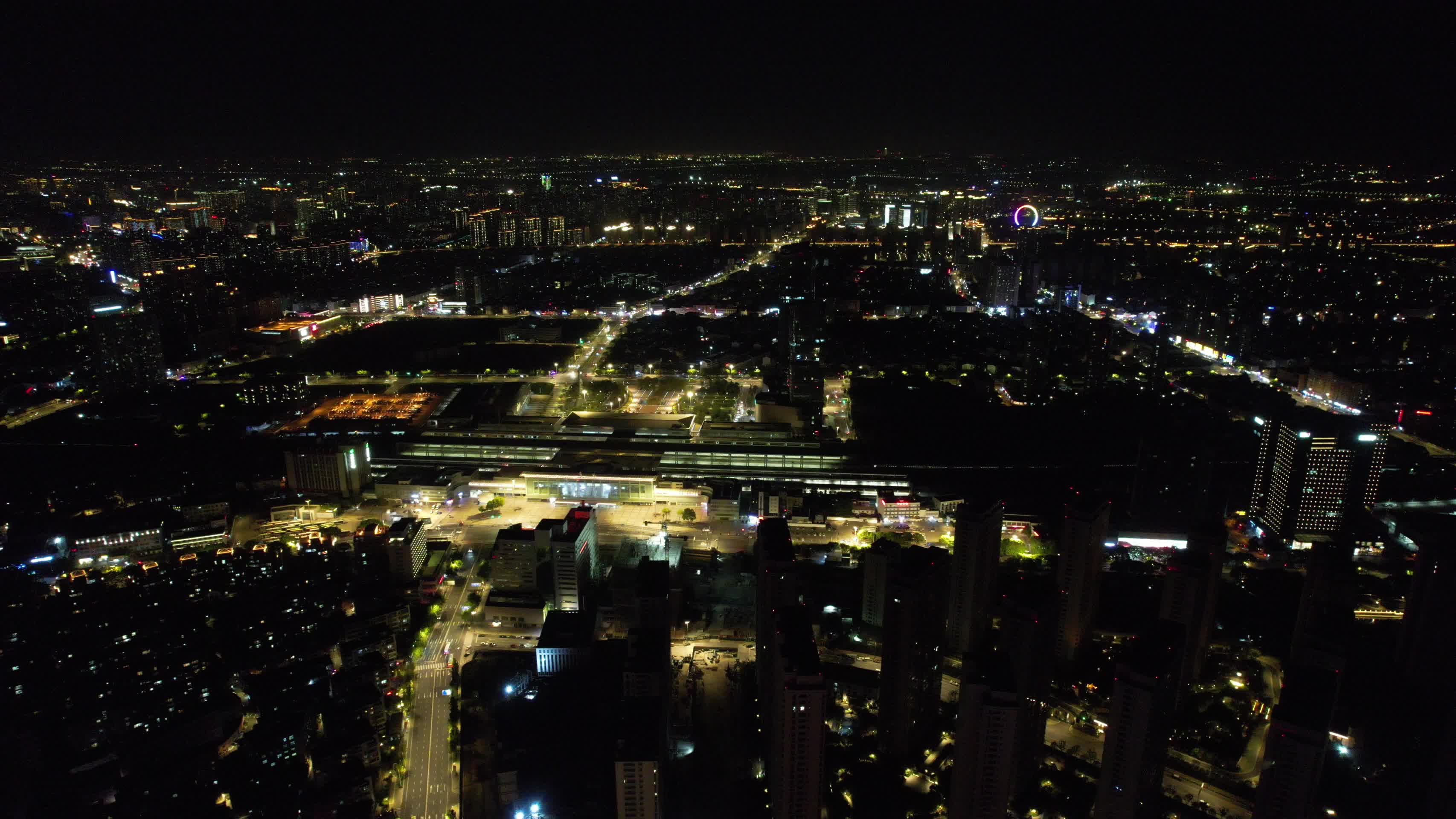 江苏常州火车站夜景航拍视频的预览图