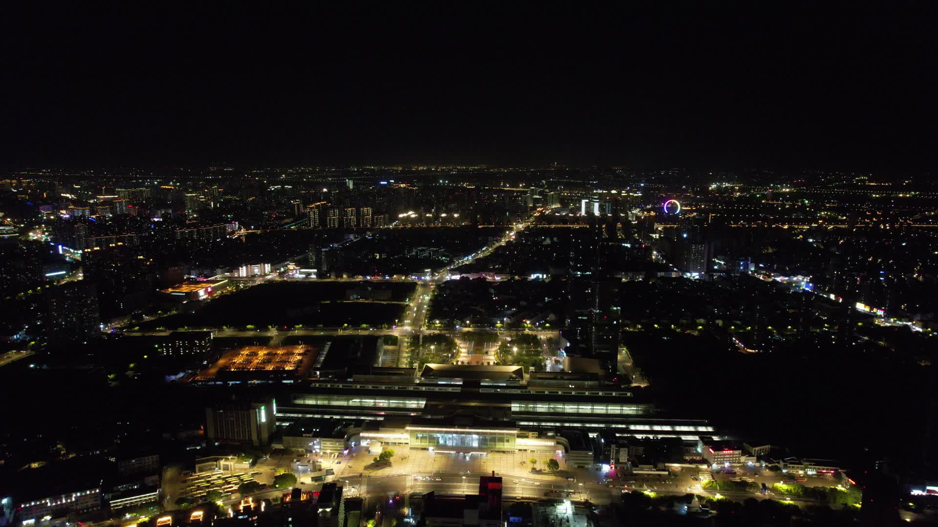 江苏常州火车站夜景航拍视频的预览图