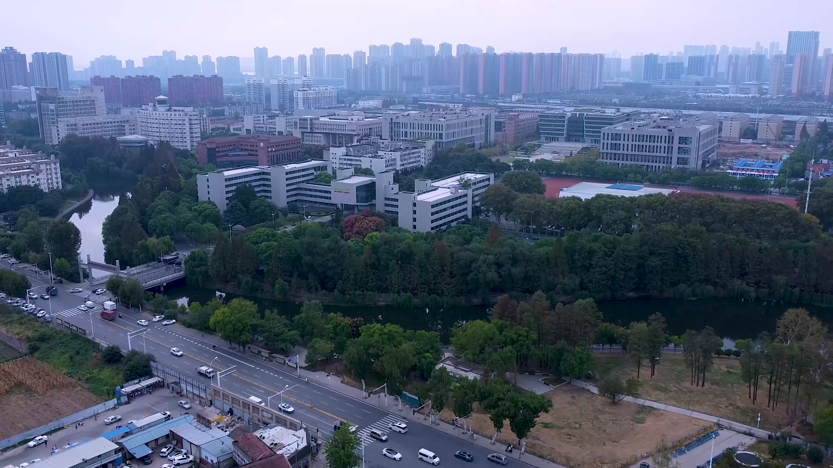 武汉洪山区华中农业大学4K航拍视频的预览图