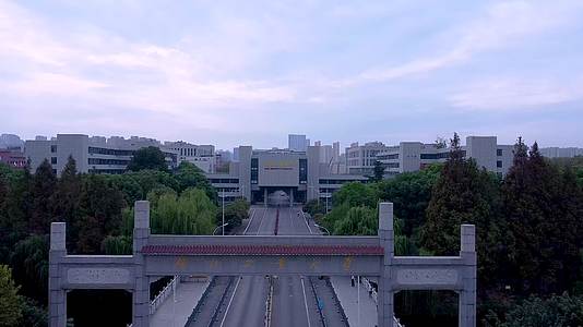 武汉洪山区湖北工业大学4K航拍视频的预览图