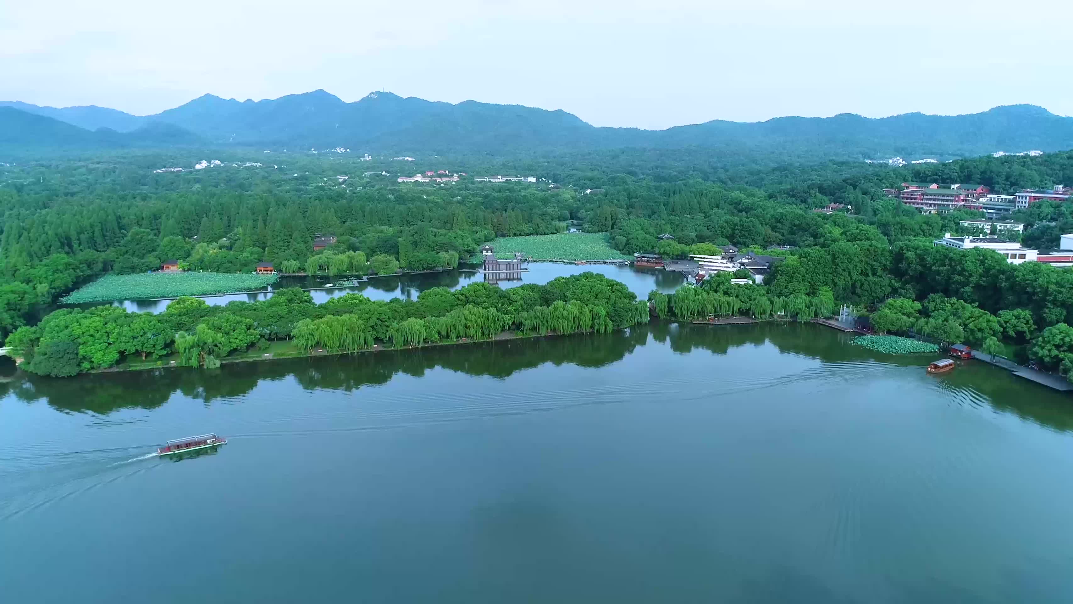 杭州西湖曲院风荷4K航拍视频视频的预览图