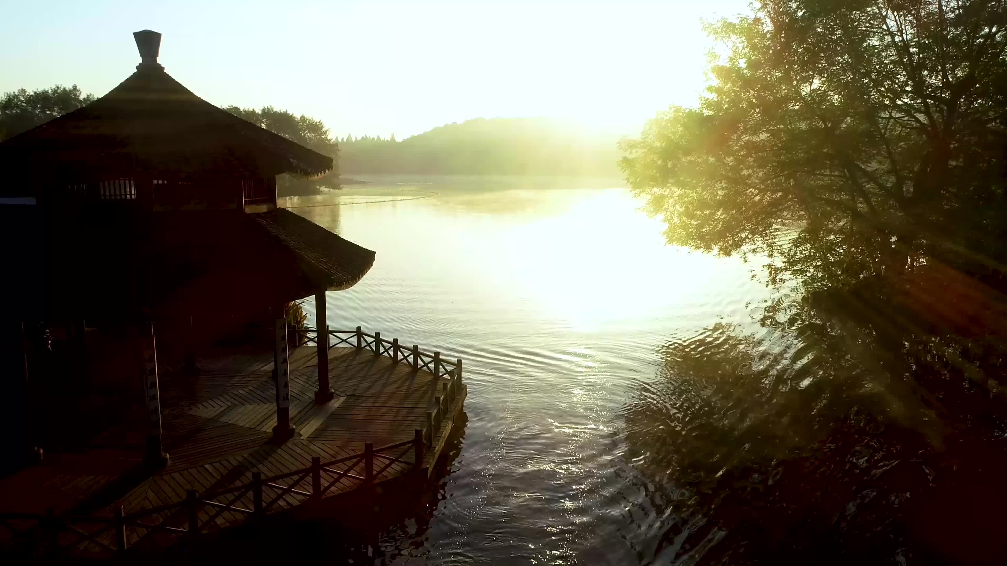 杭州西湖黛色参天4K航拍视频视频的预览图
