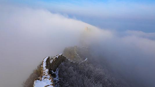 延时风光长城冬季雪景云海视频的预览图