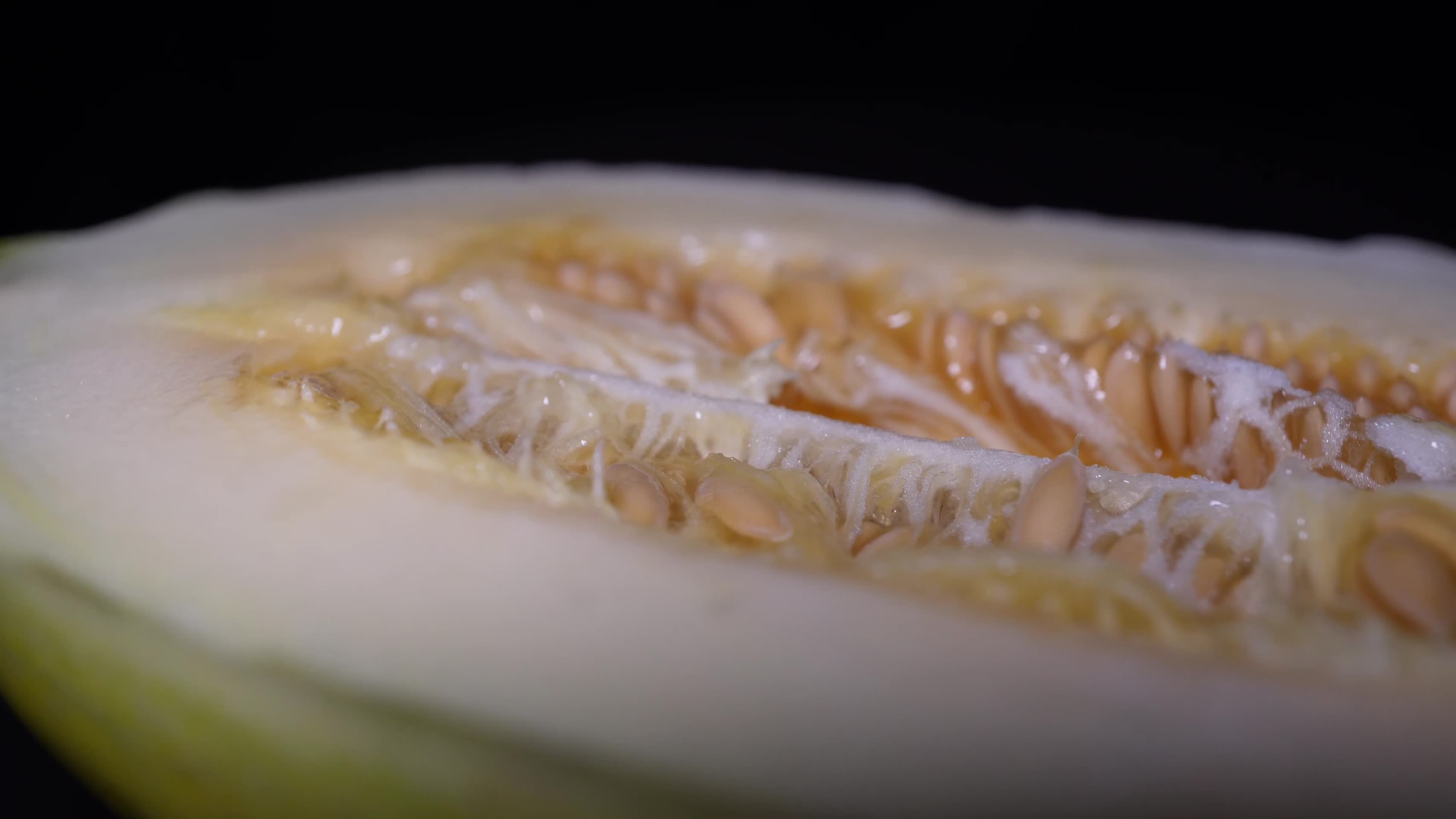 切开的东北香瓜白糖罐甜瓜精密香瓜视频的预览图