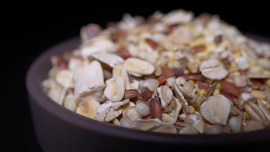燕麦三色糙米粥粗粮粥杂粮粥食材材料营养粥视频的预览图