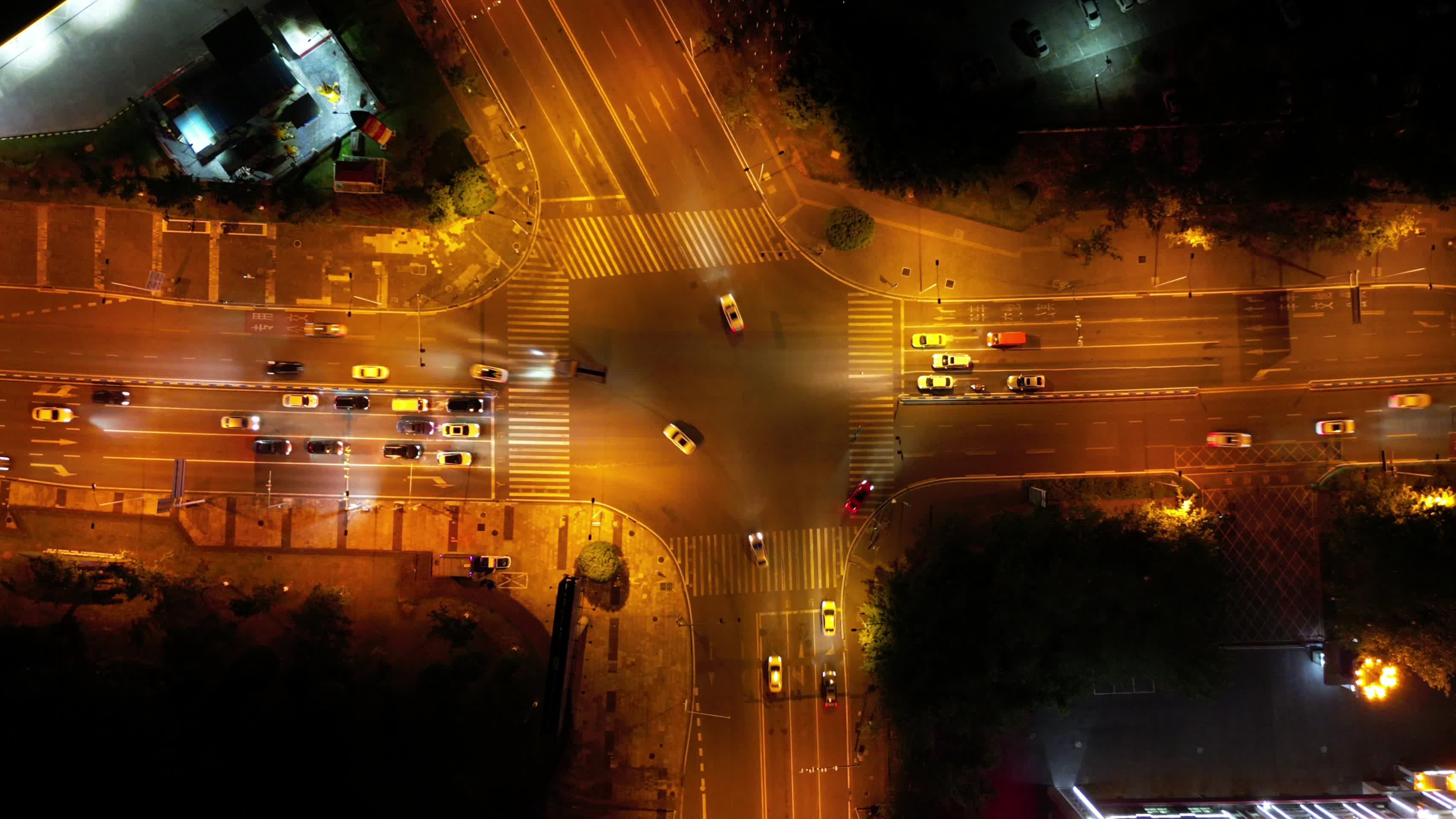 夜色下的城市交通枢纽航拍延时视频的预览图