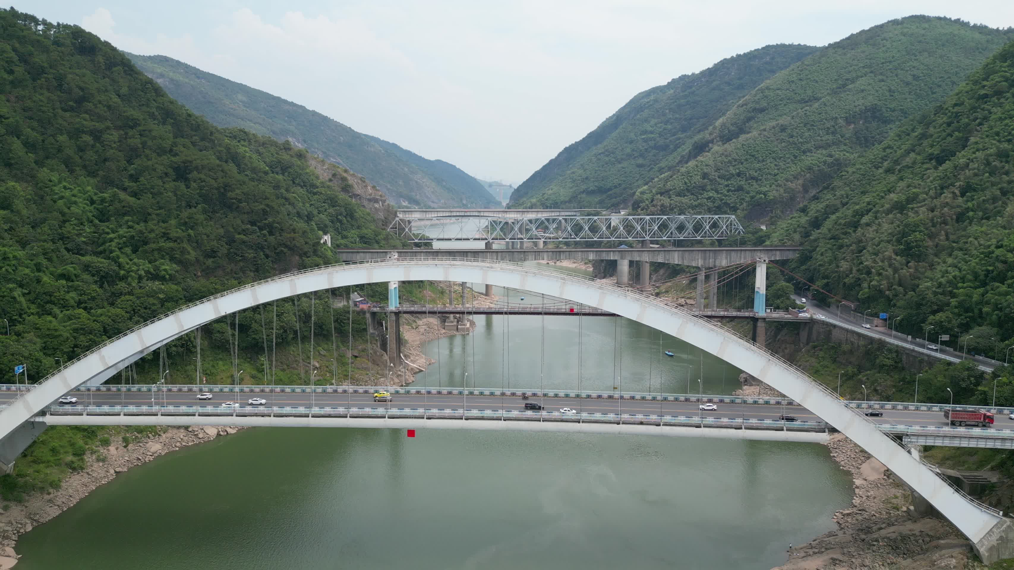 重庆北碚城市建筑桥梁自然风光航拍视频的预览图