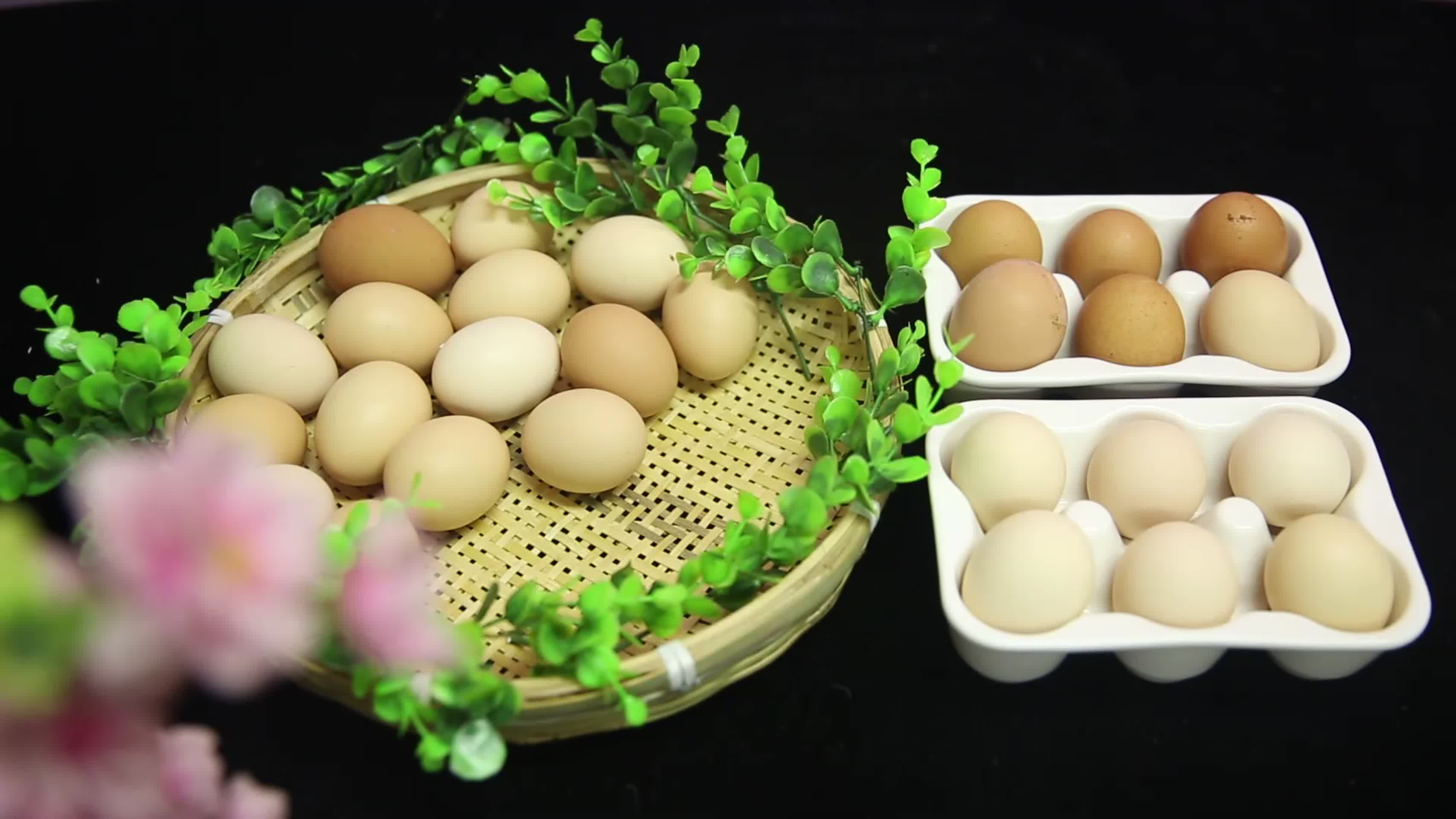 一盘鸡蛋放入冰箱视频的预览图