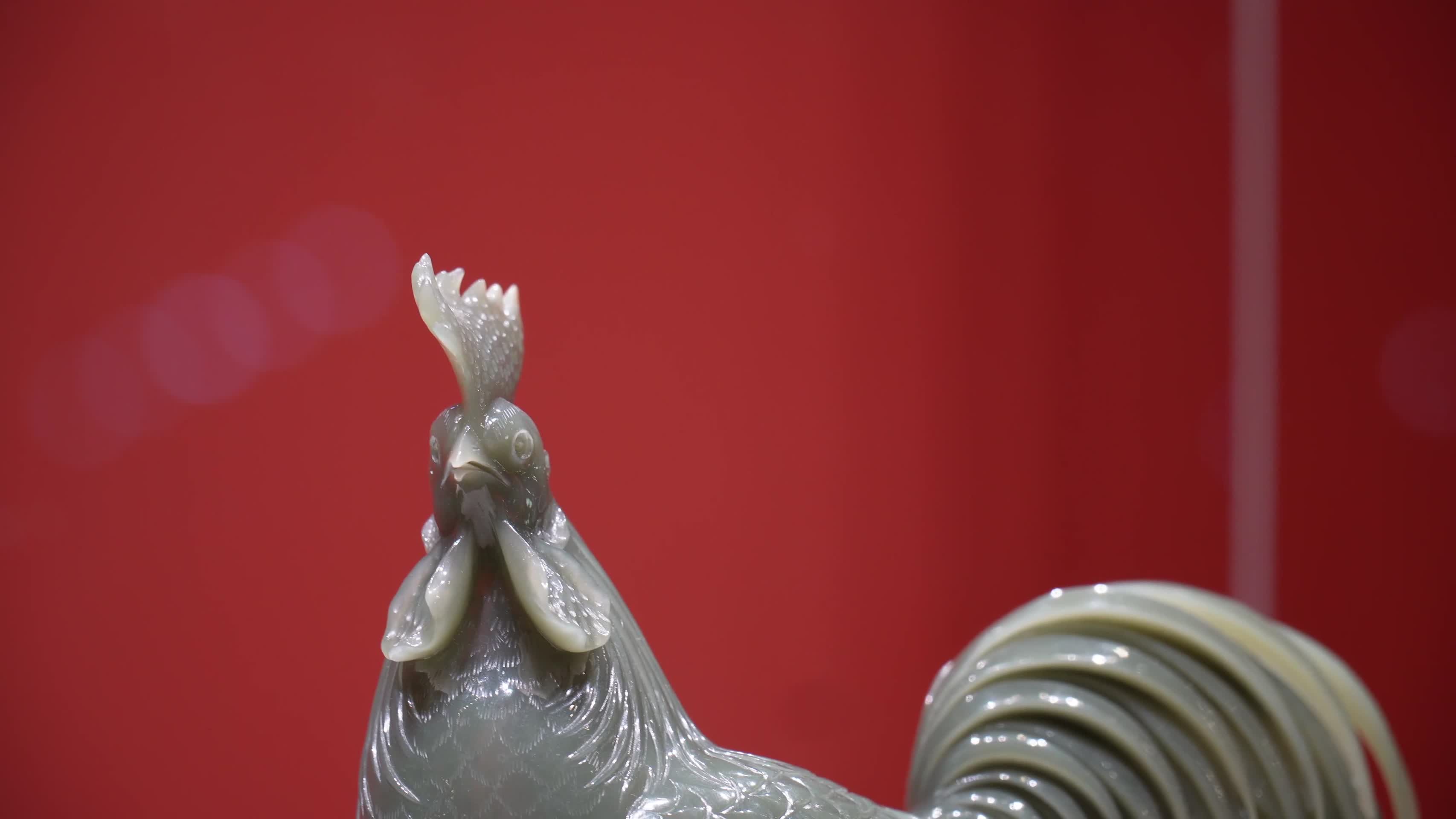 青玉岫玉雕刻公鸡视频的预览图