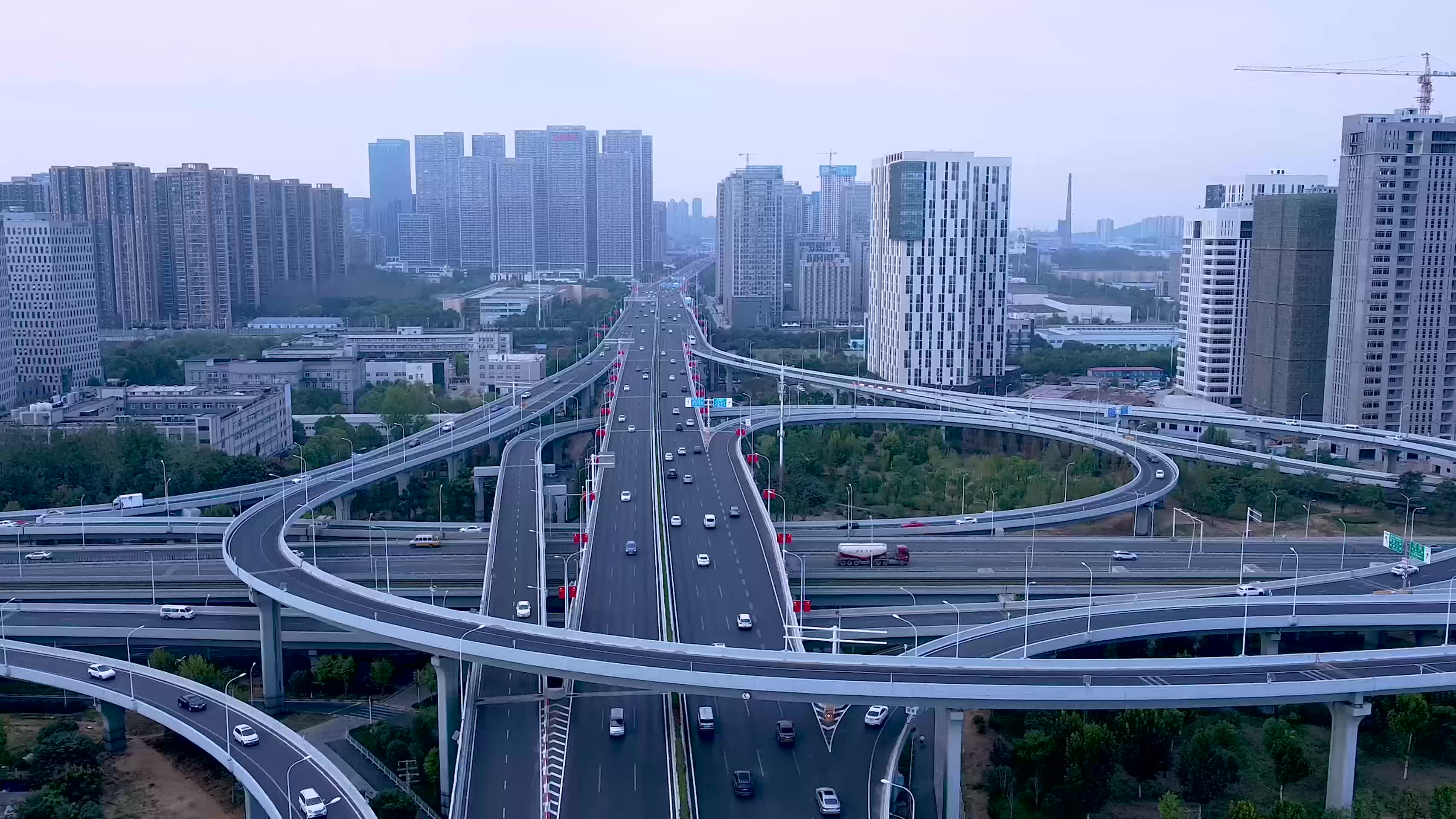 武汉东湖高新技术开发区4K航拍视频的预览图