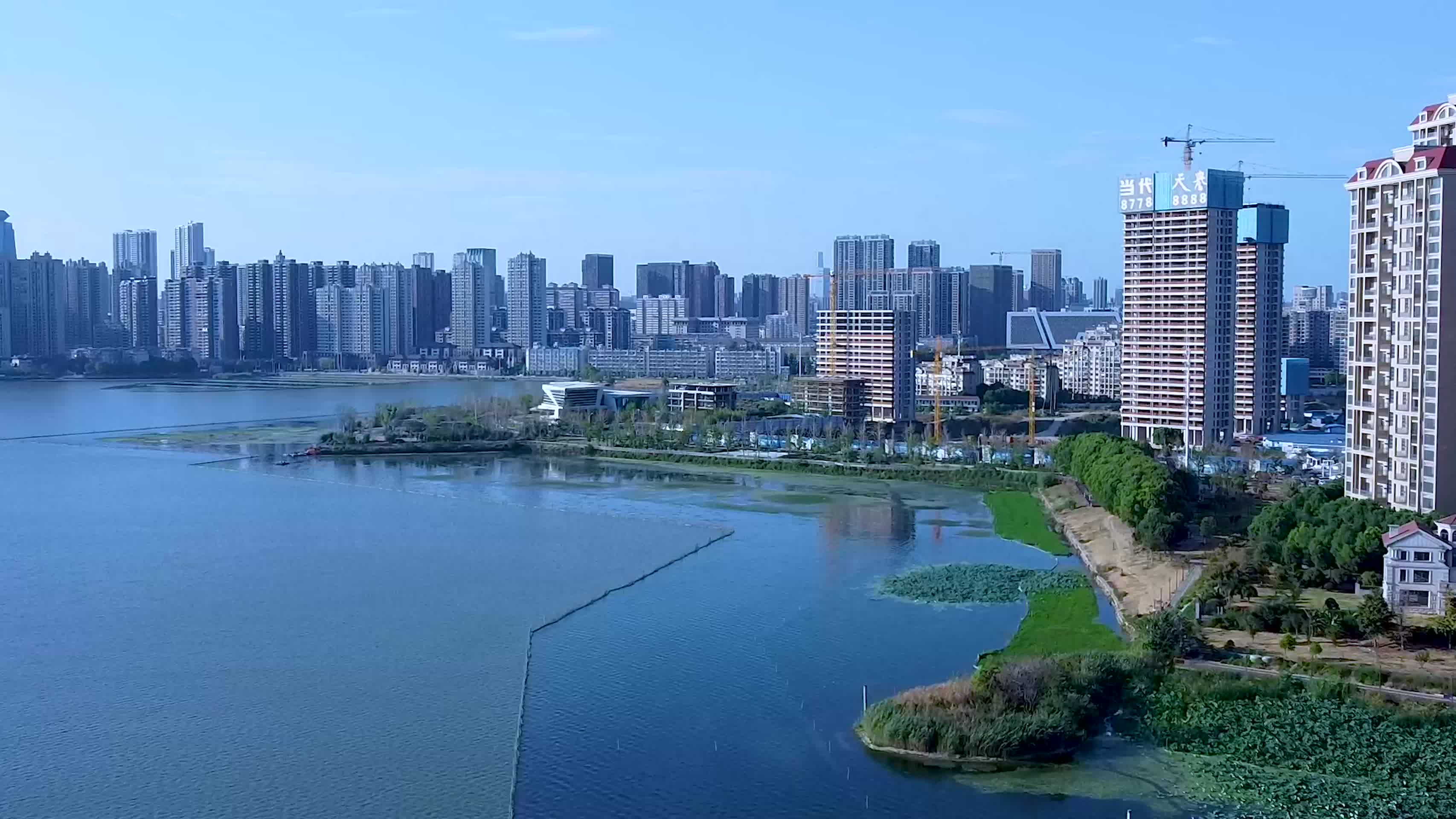 武汉洪山区南湖4K航拍视频视频的预览图