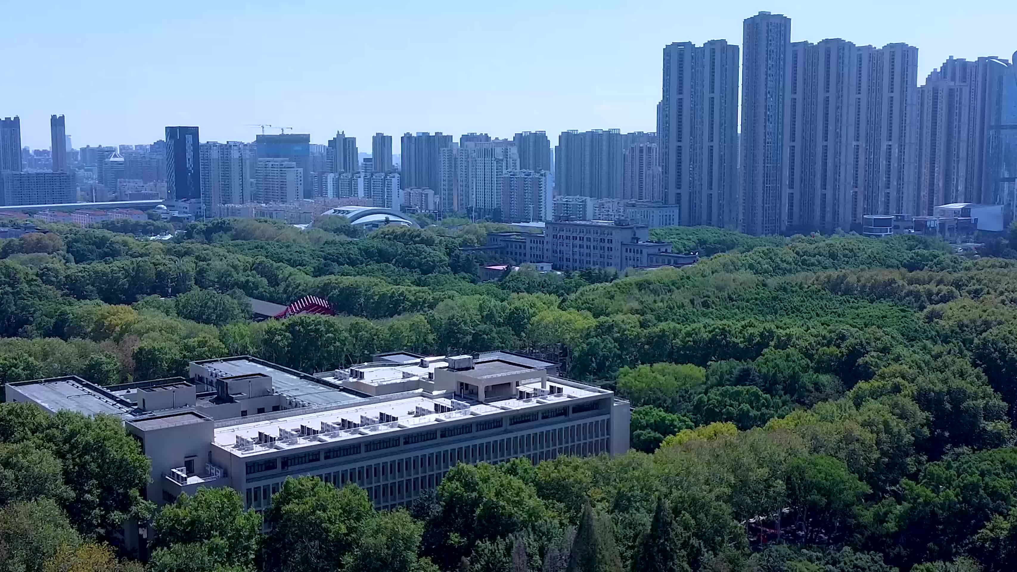 武汉洪山区华中科技大学4K航拍视频视频的预览图