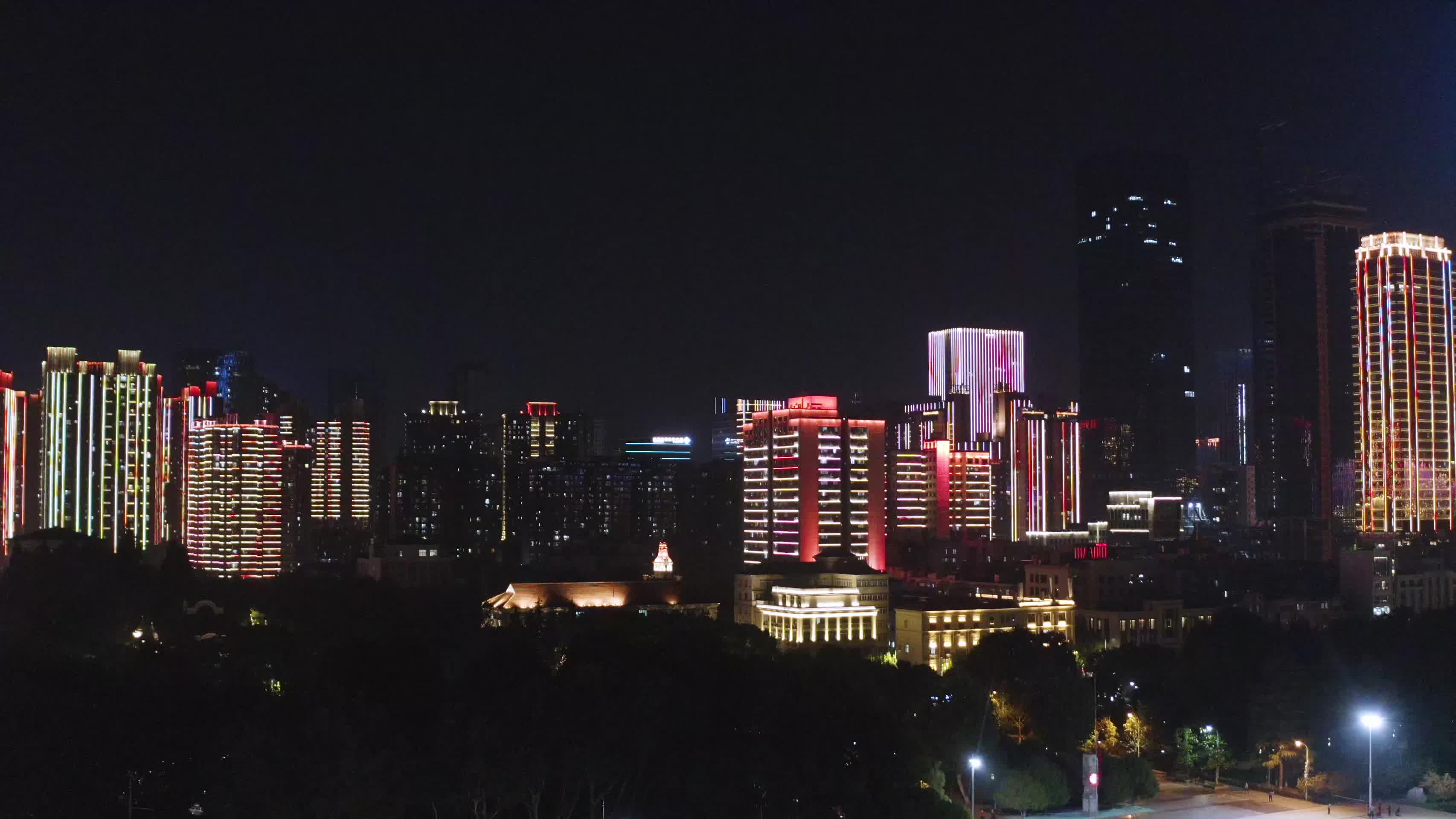 武汉长江夜景灯光秀4K航拍视频视频的预览图
