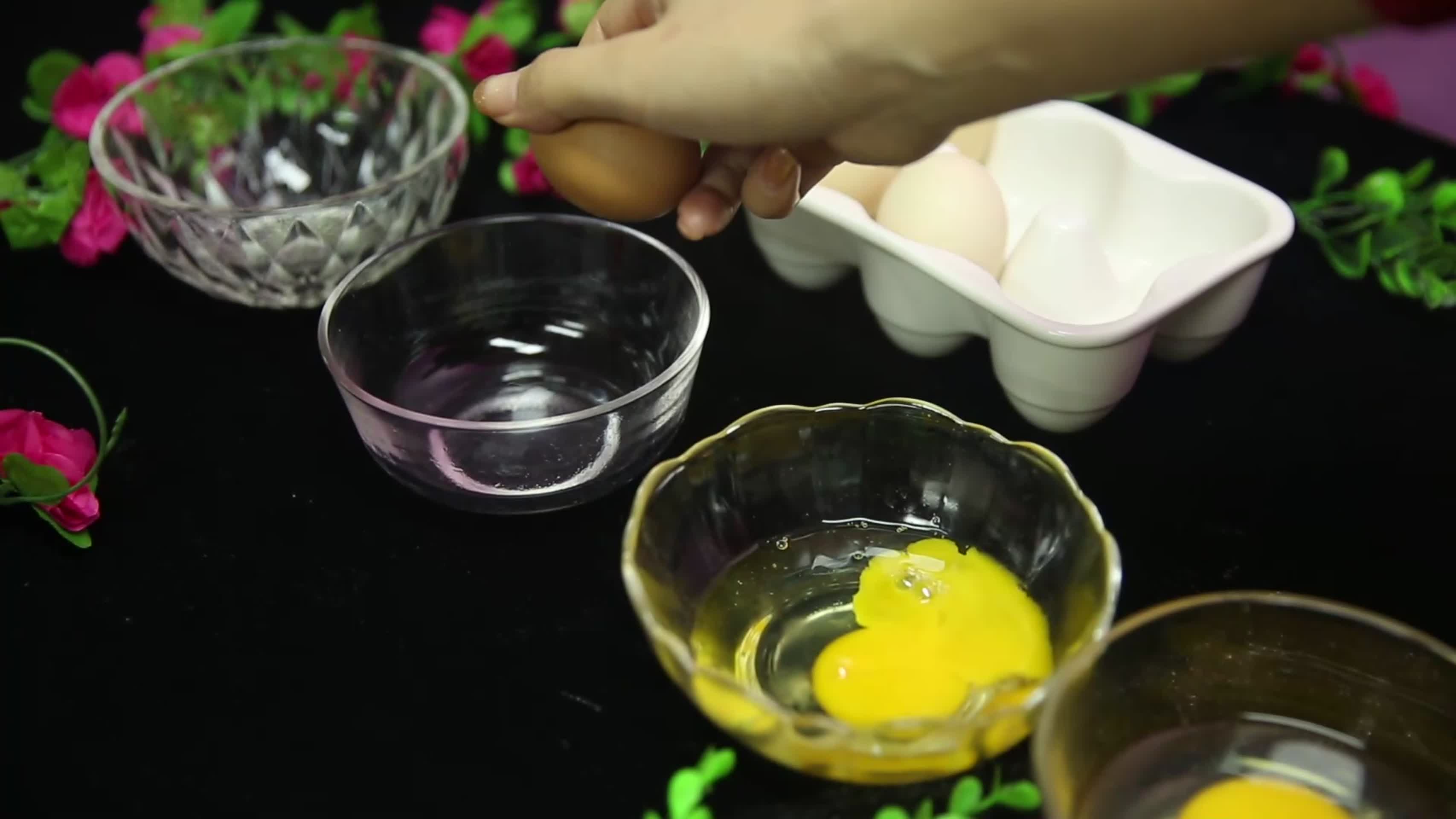 碗里的鸡蛋黄视频的预览图