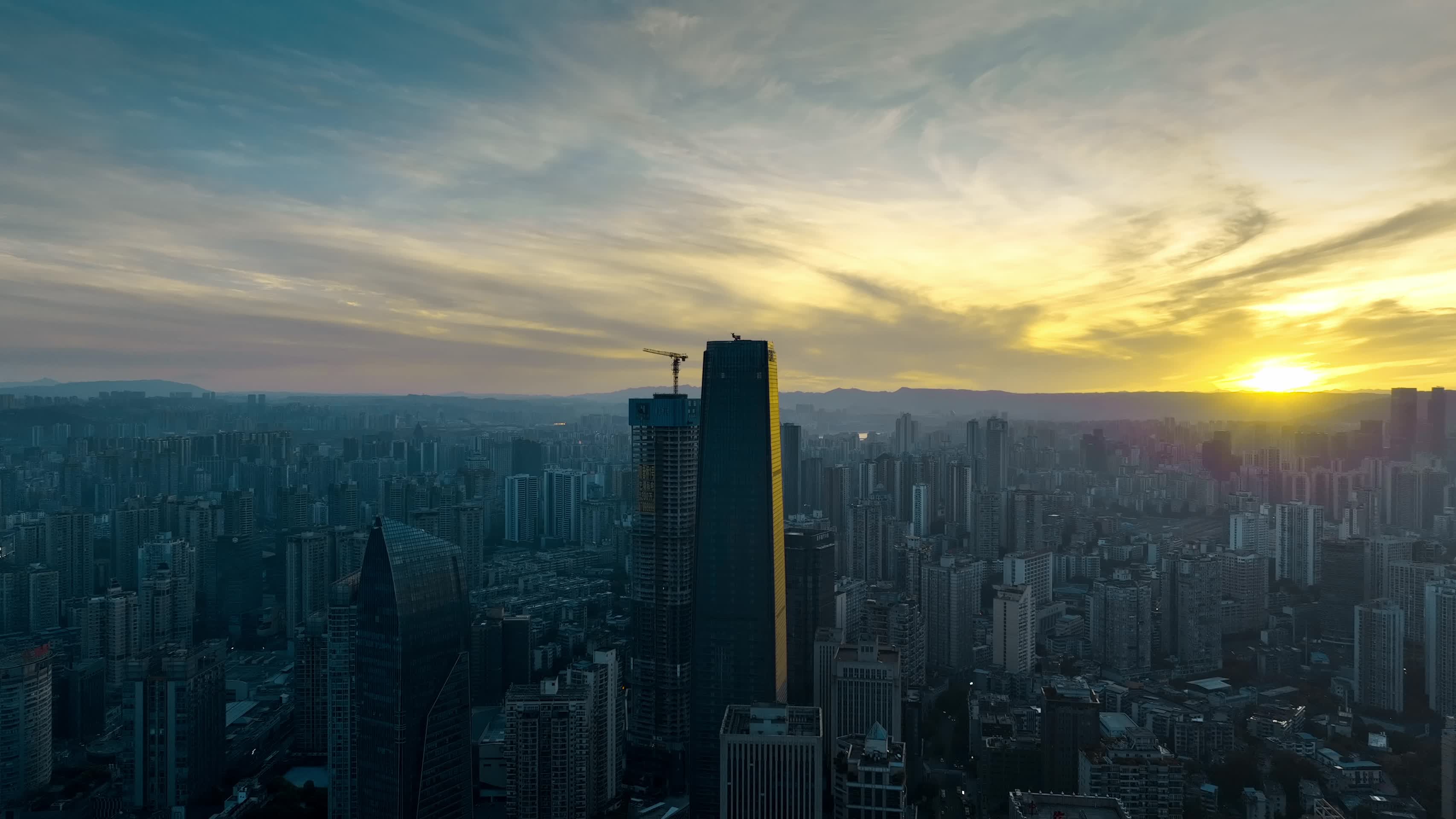 4K大气城市航拍日出日落夜景视频的预览图