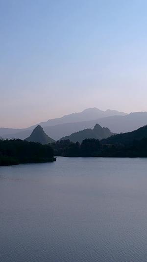 高清竖屏航拍上林大龙湖清晨时分视频的预览图