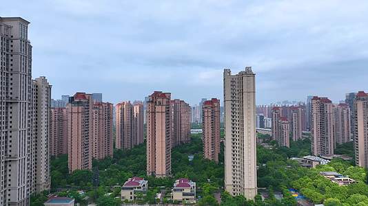 武汉洪山区小区建筑4K航拍视频视频的预览图