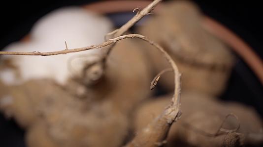剥皮凉薯地瓜沙葛土特产蔬菜视频的预览图