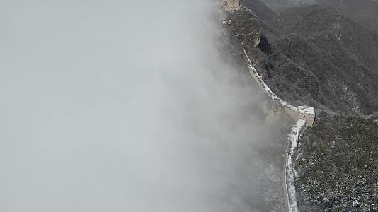 冬季长城航拍雪景云海视频的预览图