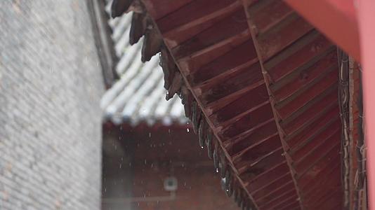雨天焦作云台山古建筑缆车风光视频的预览图