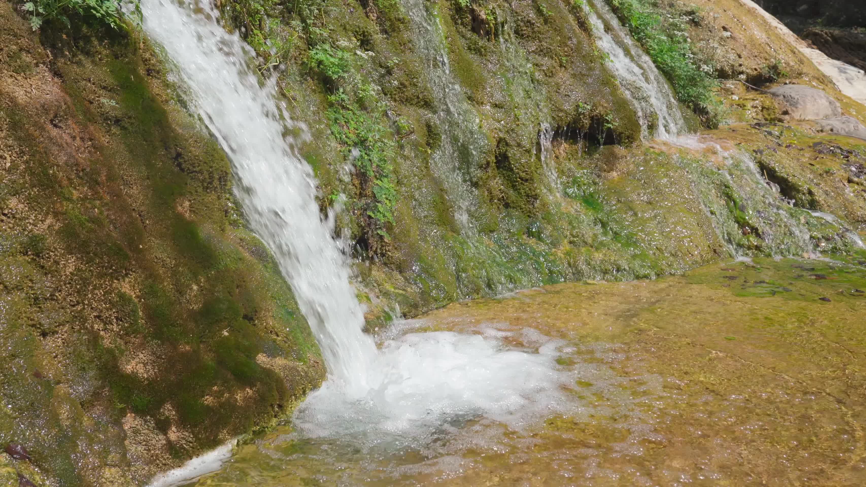 晴天云台山世界地质公园山水风景视频的预览图