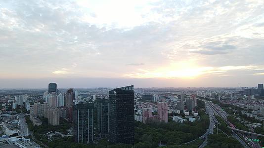 上海闵行莘庄春申路全景4K航拍视频的预览图