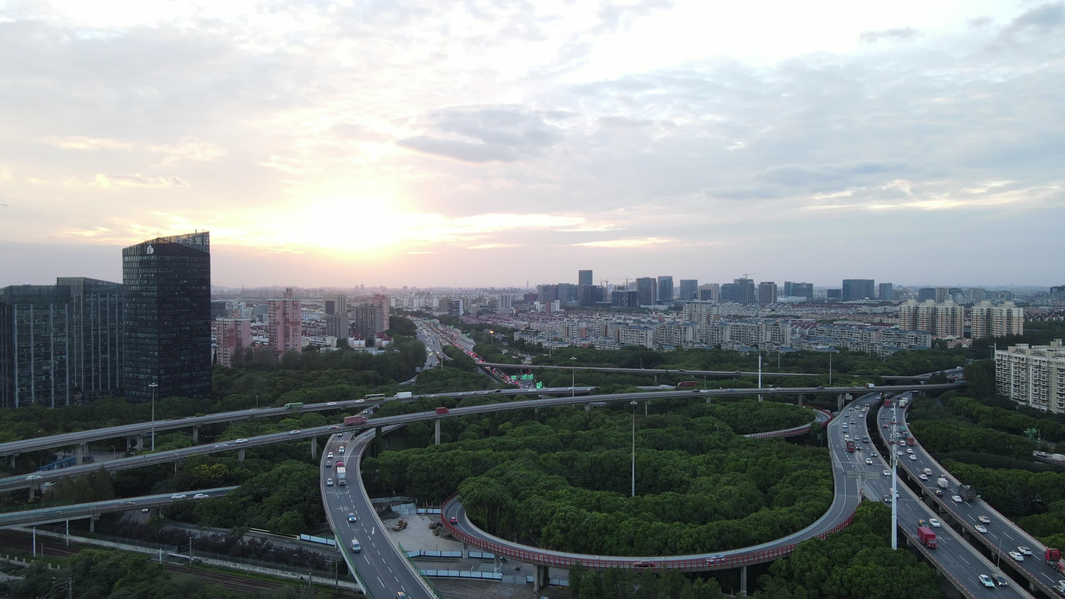 上海莘庄立交桥4K航拍视频的预览图