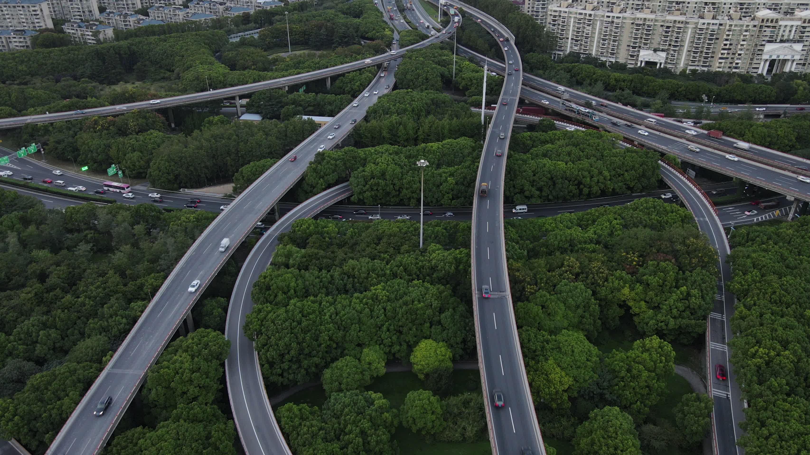 上海莘庄梅园4K航拍视频的预览图