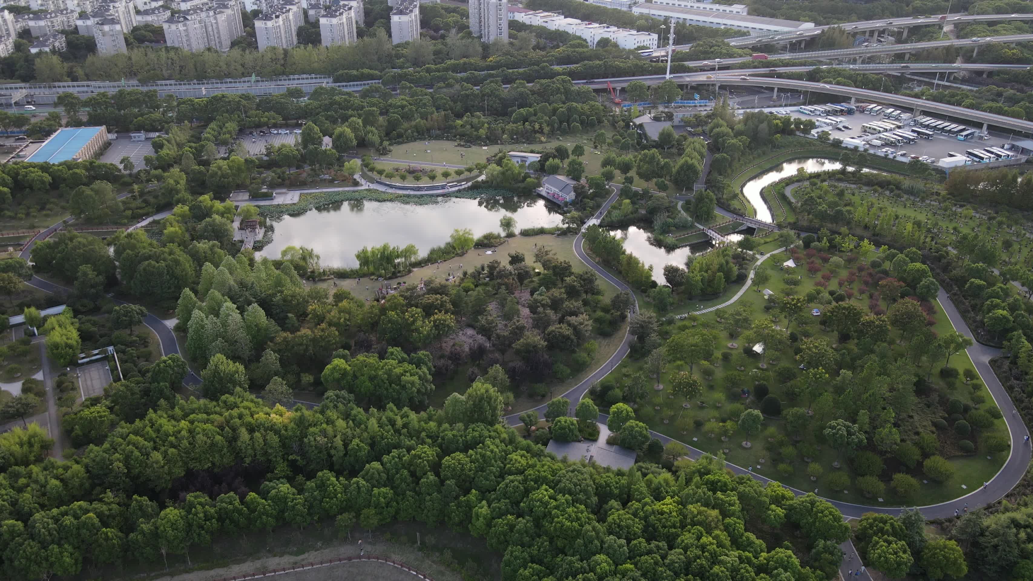 上海莘庄梅园4K航拍原视频的预览图