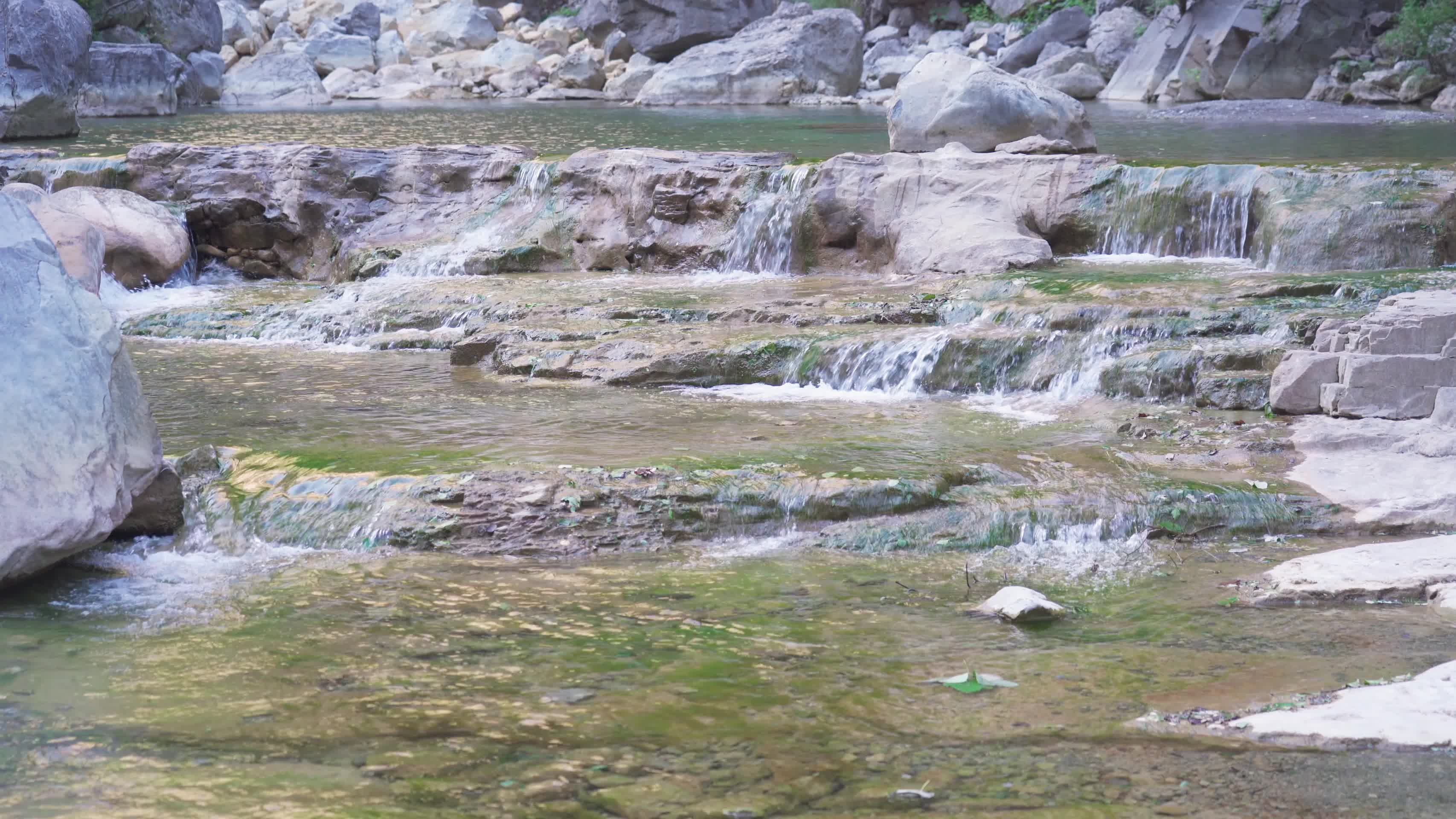 晴天云台山世界地质公园山水风景视频的预览图